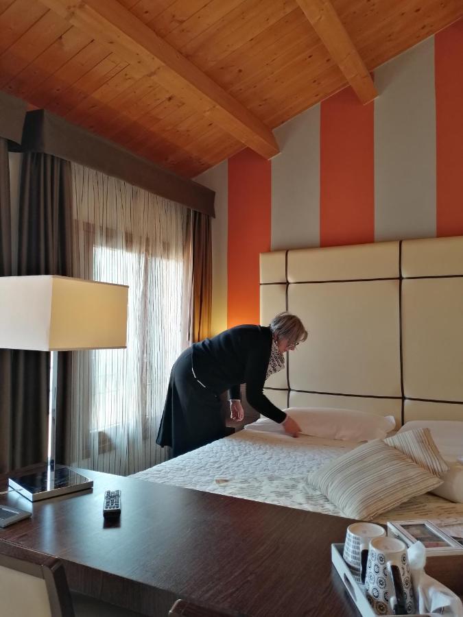 Albergo Minuetto Άδρια Εξωτερικό φωτογραφία