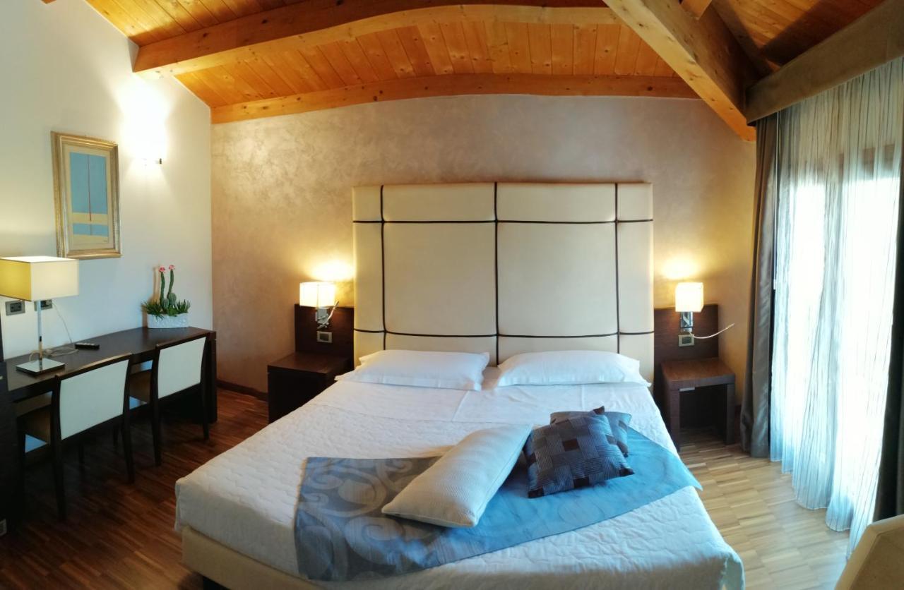 Albergo Minuetto Άδρια Εξωτερικό φωτογραφία